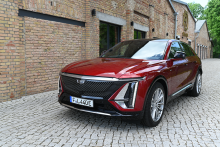 Cadillac Lyriq von seitlich vorne